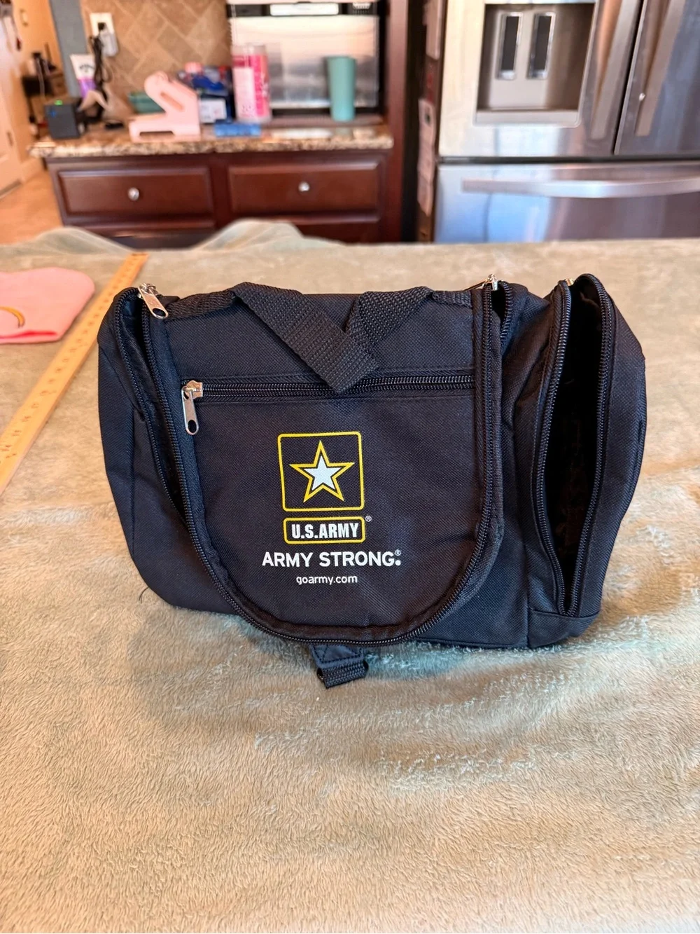 U.S. Army Army Strong Hanging Travel Toiletry Bag Black NWOT Military